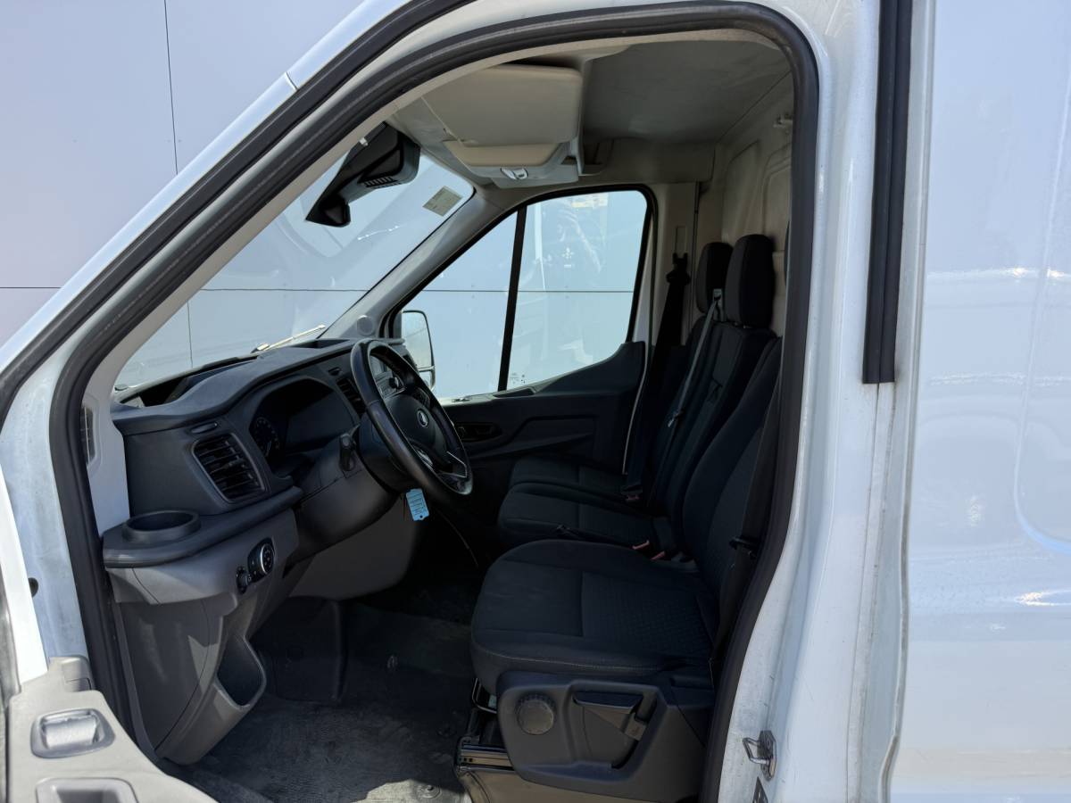 Ford Transit Ford Transit 2.0 TDCI 130PK L3H2 Airco Cruise control Parkeersensoren v+a Camera Voorruitverwarming