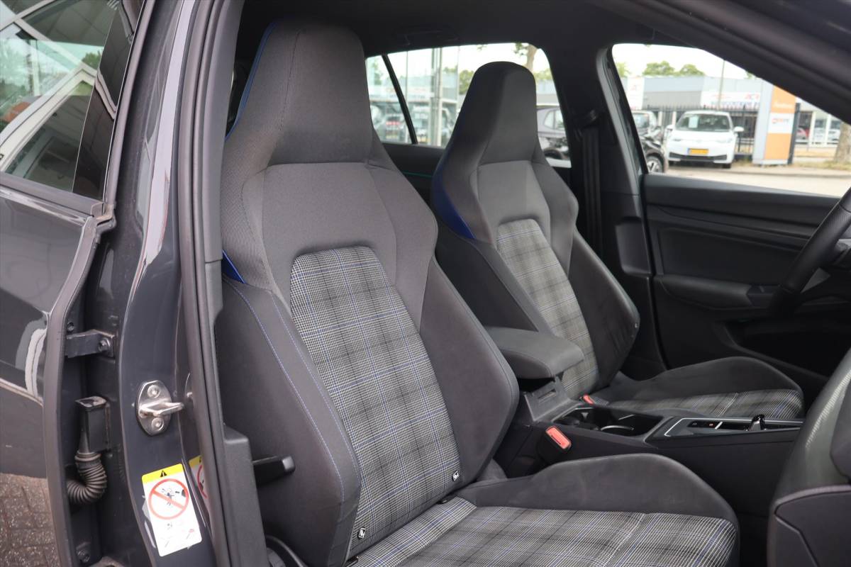 Volkswagen Golf Volkswagen Golf 1.4 eHybrid GTE 204pk DSG I Navi I ACC I Stoelverwarming I Keyless I Climate I Carplay