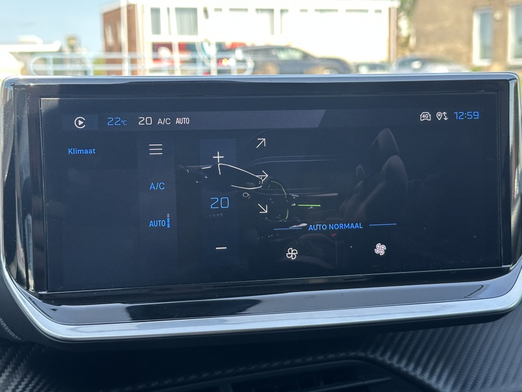 Peugeot 208 Peugeot 208 1.2 Hybrid 100 PK Allure | CarPlay | Climate | Park. sensoren voor & achter |