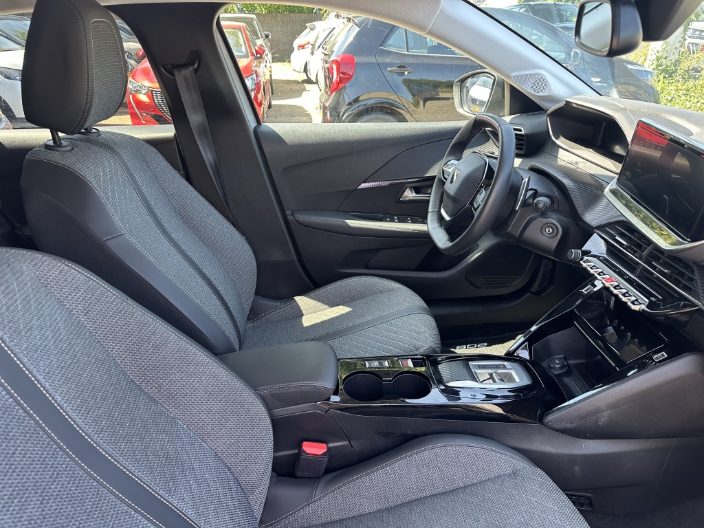 Peugeot 208 Peugeot 208 1.2 Hybrid 100 PK Allure | CarPlay | Climate | Park. sensoren voor & achter |