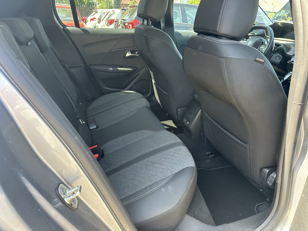 Peugeot 208 Peugeot 208 1.2 Hybrid 100 PK Allure | CarPlay | Climate | Park. sensoren voor & achter |
