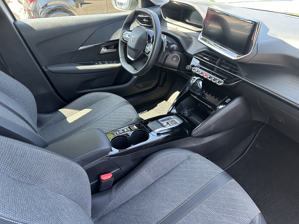 Peugeot 208 Peugeot 208 1.2 Hybrid 100 PK Allure | CarPlay | Climate | Park. sensoren voor & achter |