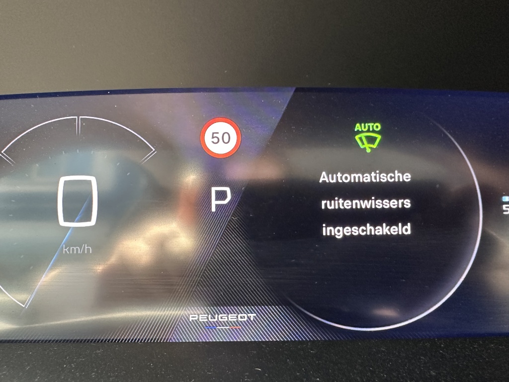 Peugeot 208 Peugeot 208 1.2 Hybrid 100 PK Allure | CarPlay | Climate | Park. sensoren voor & achter |