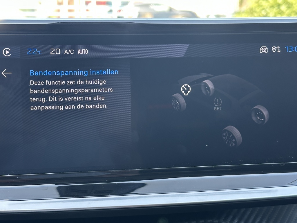 Peugeot 208 Peugeot 208 1.2 Hybrid 100 PK Allure | CarPlay | Climate | Park. sensoren voor & achter |