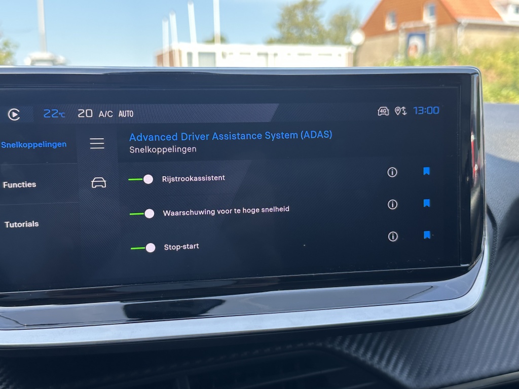 Peugeot 208 Peugeot 208 1.2 Hybrid 100 PK Allure | CarPlay | Climate | Park. sensoren voor & achter |