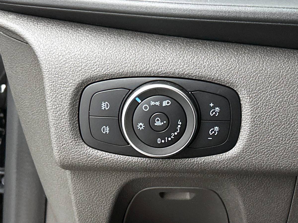Ford Transit Custom Ford Transit Custom 300 2.0 TDCI L2H1 Trend Automaat Airco Navigatie Cruisecontrol Camera Parkeersensoren Trekhaak