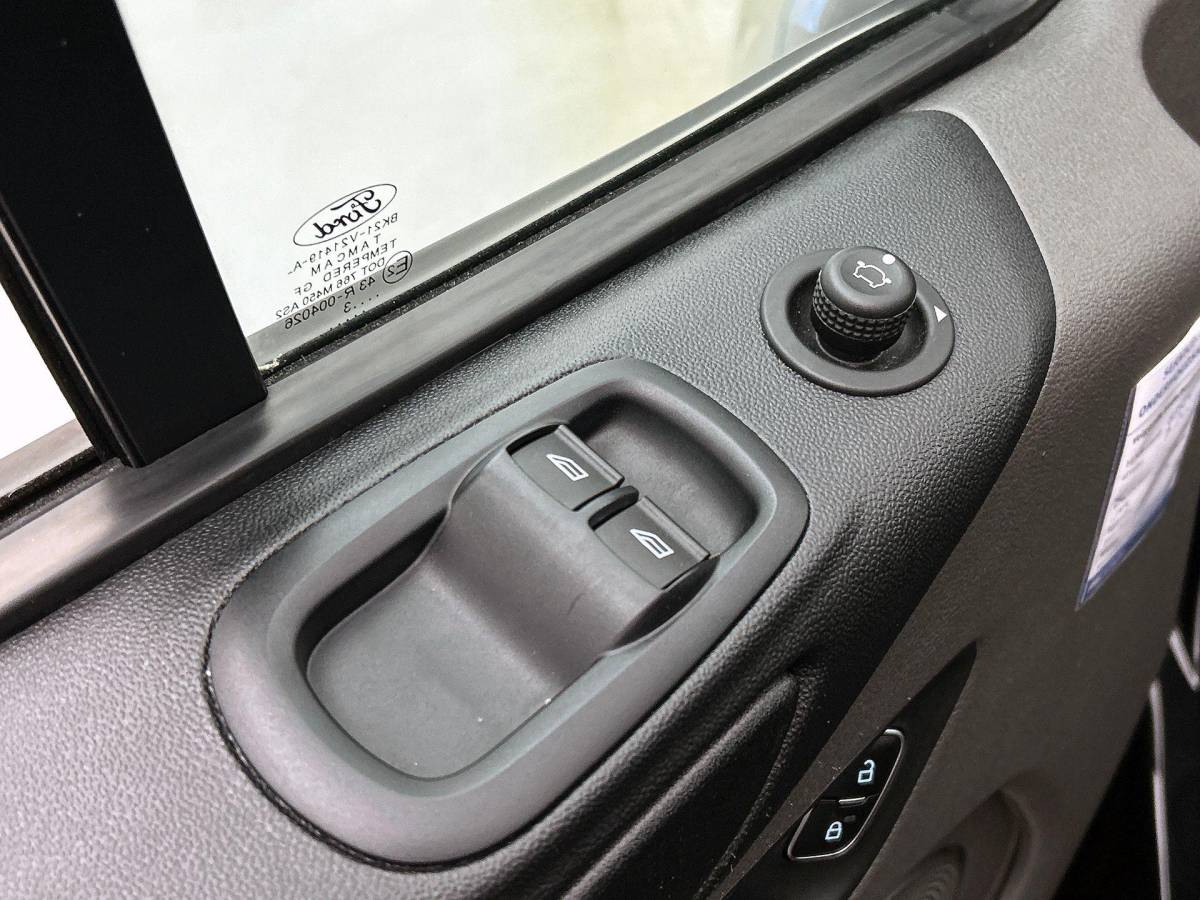 Ford Transit Custom Ford Transit Custom 300 2.0 TDCI L2H1 Trend Automaat Airco Navigatie Cruisecontrol Camera Parkeersensoren Trekhaak