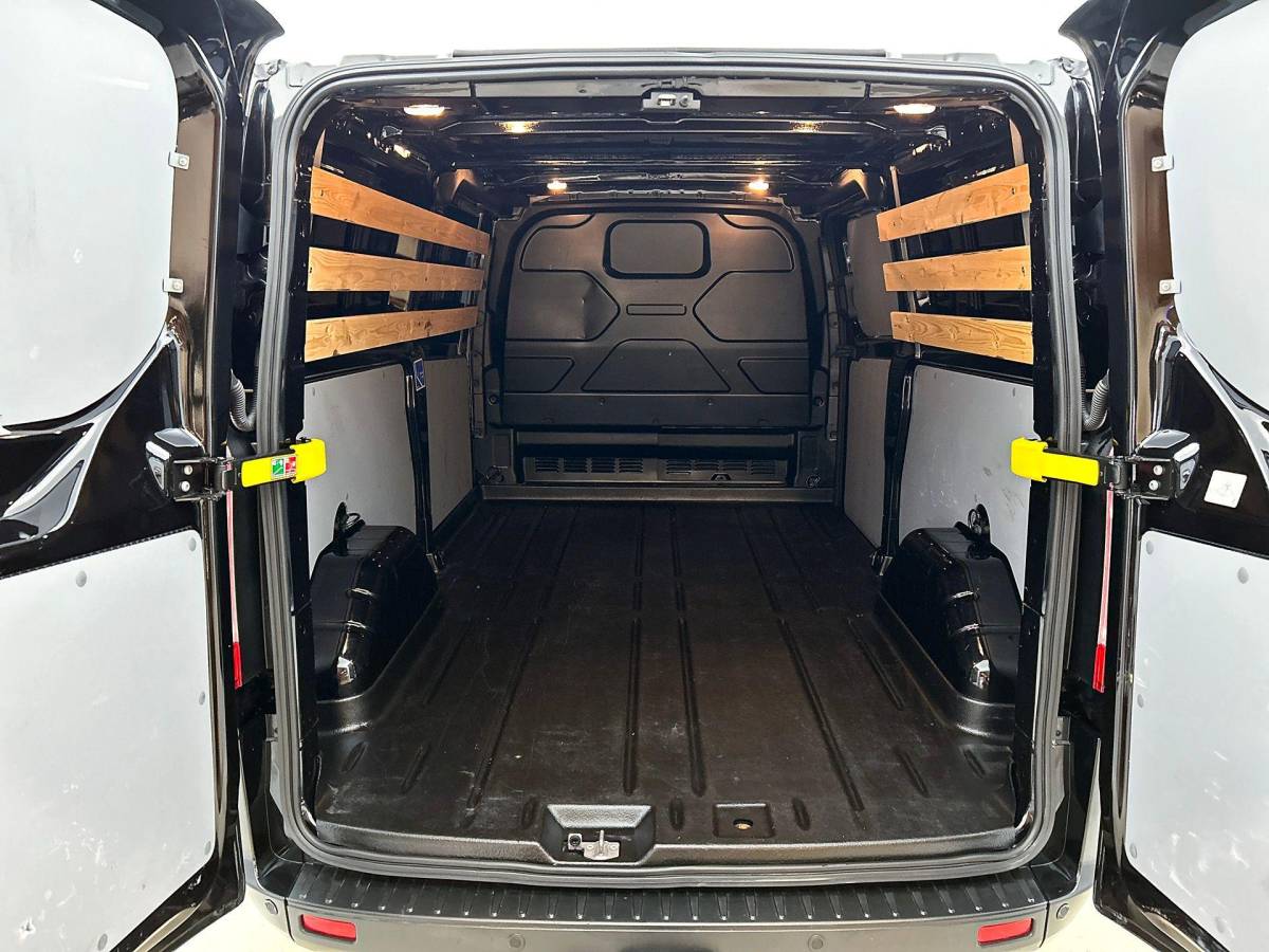 Ford Transit Custom Ford Transit Custom 300 2.0 TDCI L2H1 Trend Automaat Airco Navigatie Cruisecontrol Camera Parkeersensoren Trekhaak