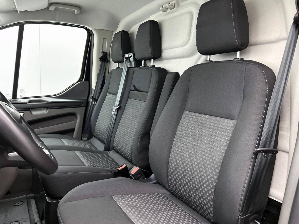 Ford Transit Custom Ford Transit Custom 300 2.0 TDCI L2H1 Trend Automaat Airco Navigatie Cruisecontrol Camera Parkeersensoren Trekhaak