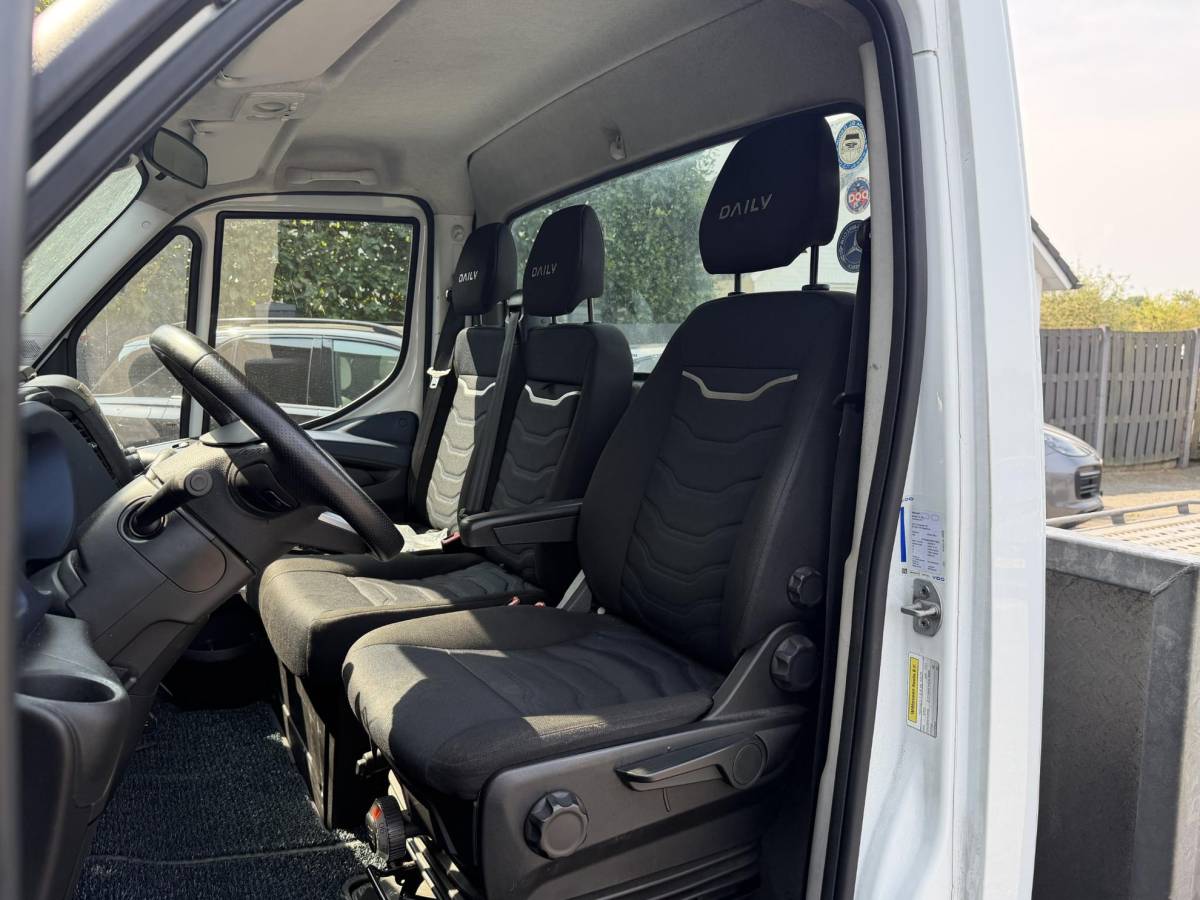 Iveco Daily Iveco Daily 35C18H 3.0 410 Oprijwagen | 180 PK | Trekhaak | Dubbel Lucht | Tachograaf | Lier | DAB | Climate Control |