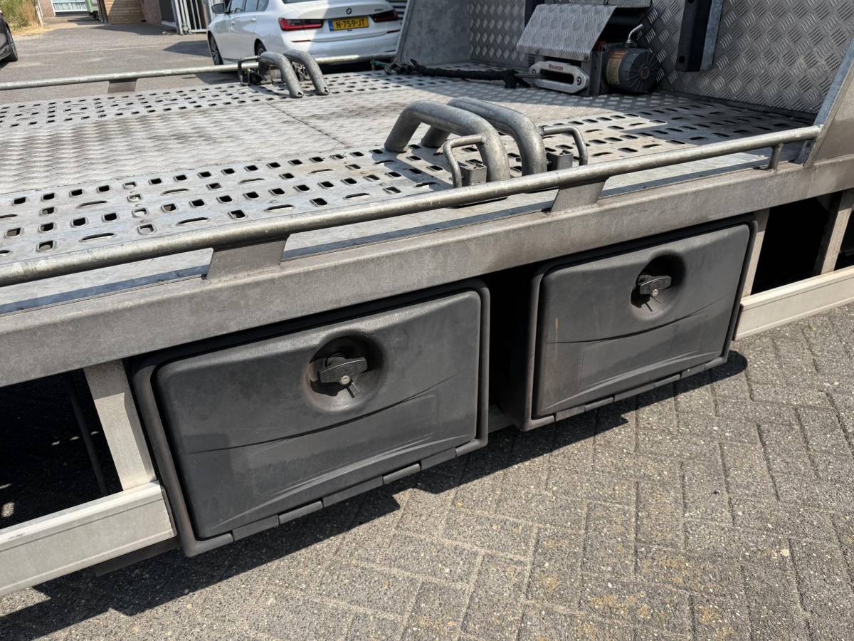 Iveco Daily Iveco Daily 35C18H 3.0 410 Oprijwagen | 180 PK | Trekhaak | Dubbel Lucht | Tachograaf | Lier | DAB | Climate Control |