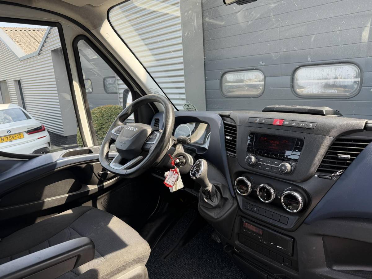 Iveco Daily Iveco Daily 35C18H 3.0 410 Oprijwagen | 180 PK | Trekhaak | Dubbel Lucht | Tachograaf | Lier | DAB | Climate Control |