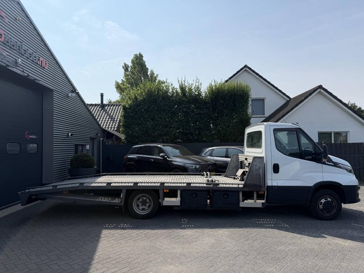 Iveco Daily Iveco Daily 35C18H 3.0 410 Oprijwagen | 180 PK | Trekhaak | Dubbel Lucht | Tachograaf | Lier | DAB | Climate Control |