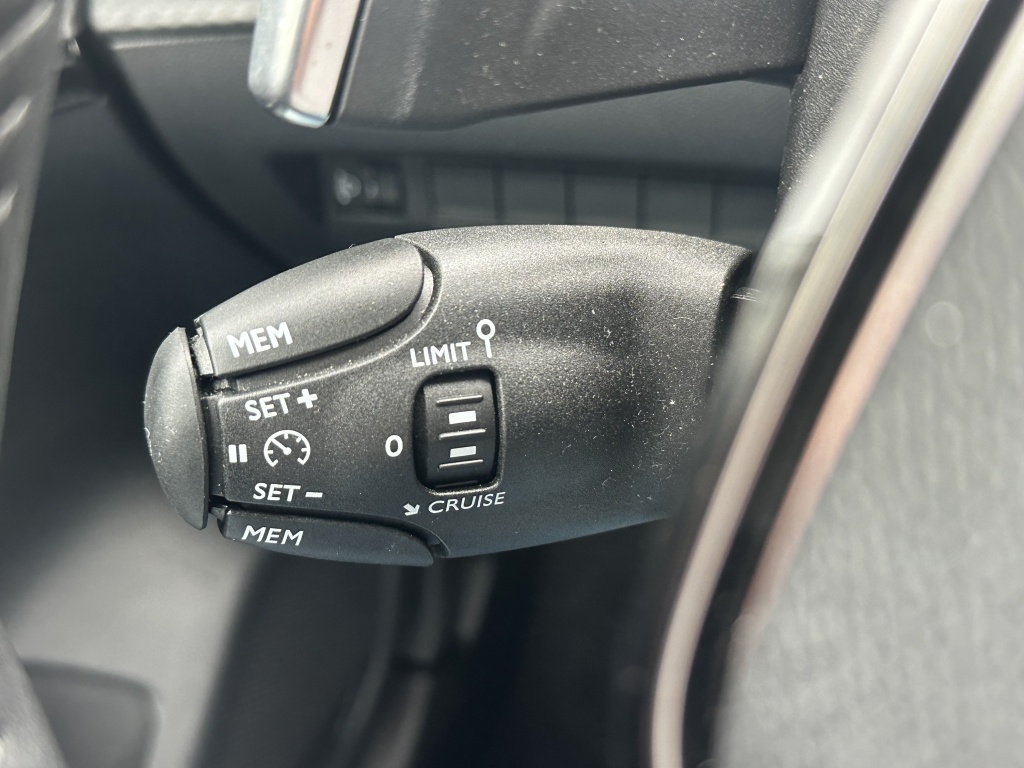 Peugeot 208 Peugeot 208 Peugeot 208 Hybrid Allure 100 PK | PDC V+A |