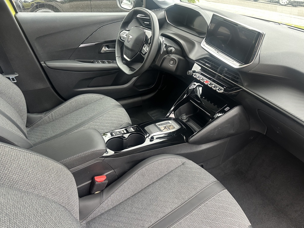 Peugeot 208 Peugeot 208 Peugeot 208 Hybrid Allure 100 PK | PDC V+A |