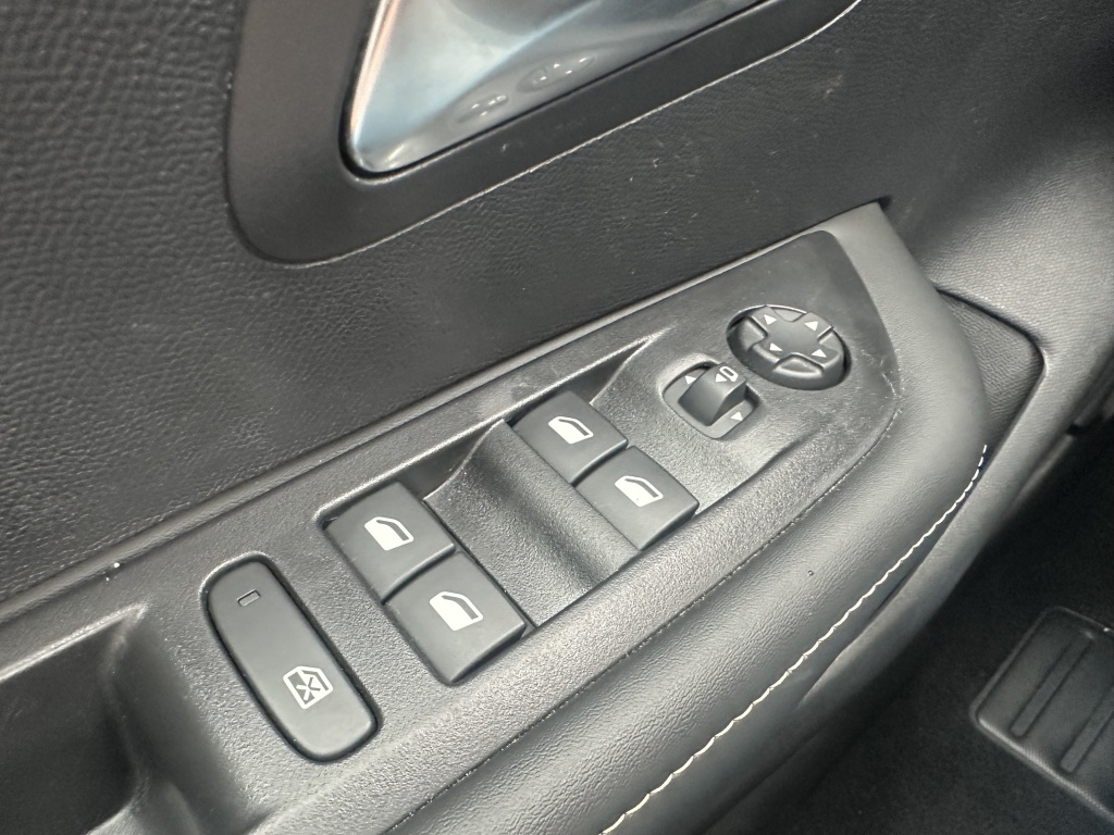 Peugeot 208 Peugeot 208 Peugeot 208 Hybrid Allure 100 PK | PDC V+A |