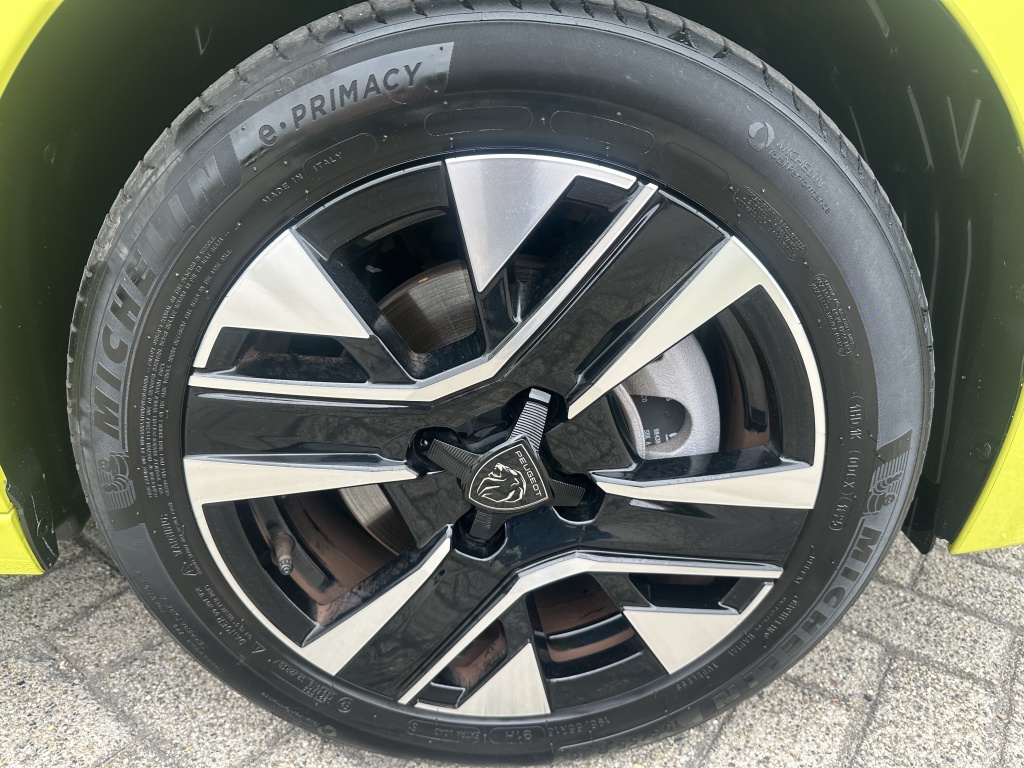 Peugeot 208 Peugeot 208 Peugeot 208 Hybrid Allure 100 PK | PDC V+A |
