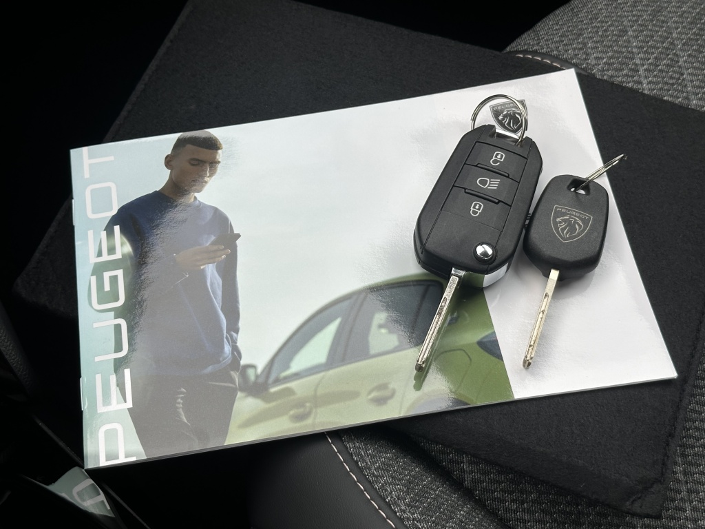 Peugeot 208 Peugeot 208 Peugeot 208 Hybrid Allure 100 PK | PDC V+A |