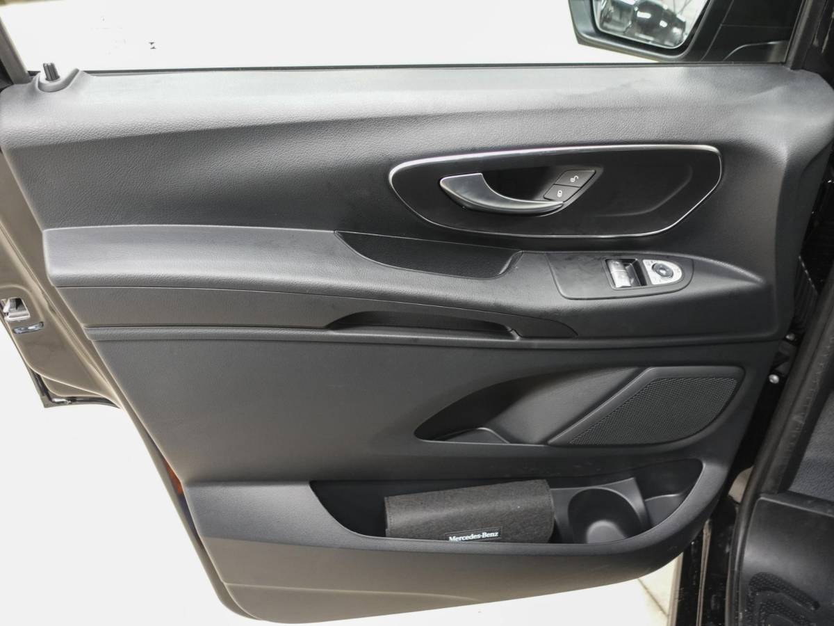 Mercedes-Benz Vito Mercedes-Benz Vito 114 CDI L2 Select Dubbele Cabine Trekhaak Navigatie Apple Carplay/Android Auto Camera Parkeersensoren Cruise Control Climate control Leder Lichtmetalen velgen Getinte ramen