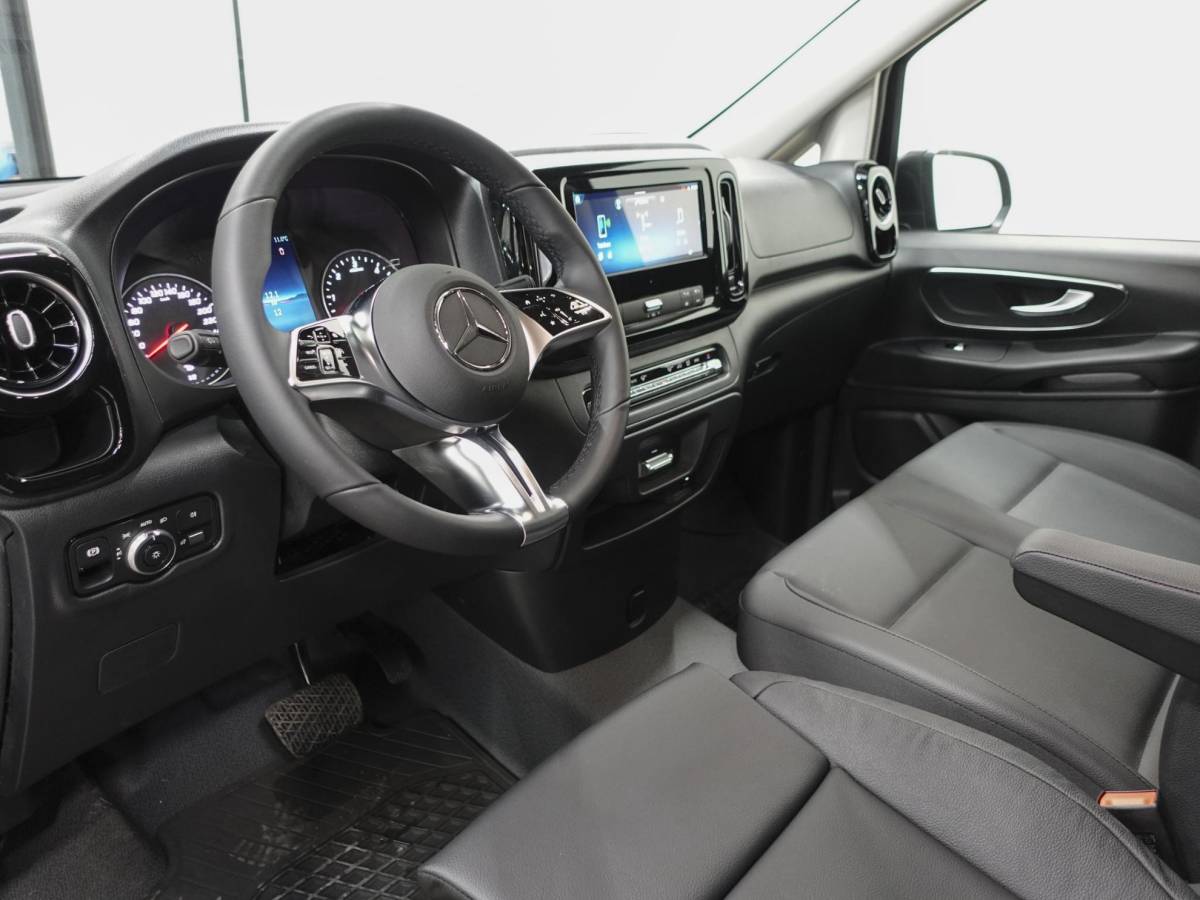 Mercedes-Benz Vito Mercedes-Benz Vito 114 CDI L2 Select Dubbele Cabine Trekhaak Navigatie Apple Carplay/Android Auto Camera Parkeersensoren Cruise Control Climate control Leder Lichtmetalen velgen Getinte ramen