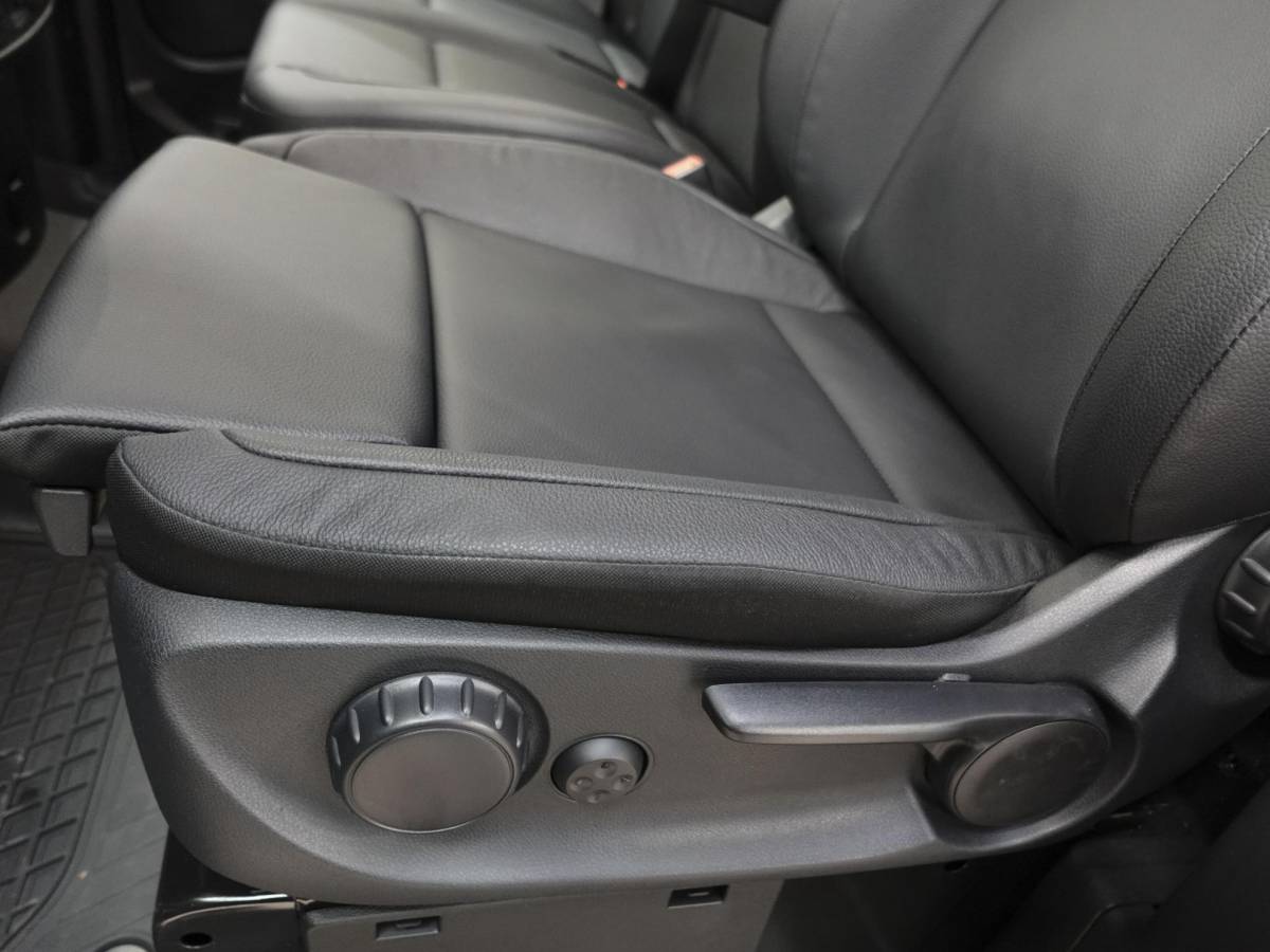Mercedes-Benz Vito Mercedes-Benz Vito 114 CDI L2 Select Dubbele Cabine Trekhaak Navigatie Apple Carplay/Android Auto Camera Parkeersensoren Cruise Control Climate control Leder Lichtmetalen velgen Getinte ramen