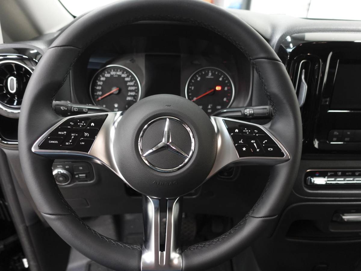 Mercedes-Benz Vito Mercedes-Benz Vito 114 CDI L2 Select Dubbele Cabine Trekhaak Navigatie Apple Carplay/Android Auto Camera Parkeersensoren Cruise Control Climate control Leder Lichtmetalen velgen Getinte ramen