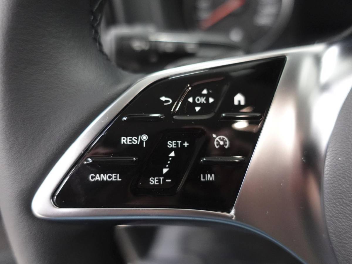 Mercedes-Benz Vito Mercedes-Benz Vito 114 CDI L2 Select Dubbele Cabine Trekhaak Navigatie Apple Carplay/Android Auto Camera Parkeersensoren Cruise Control Climate control Leder Lichtmetalen velgen Getinte ramen