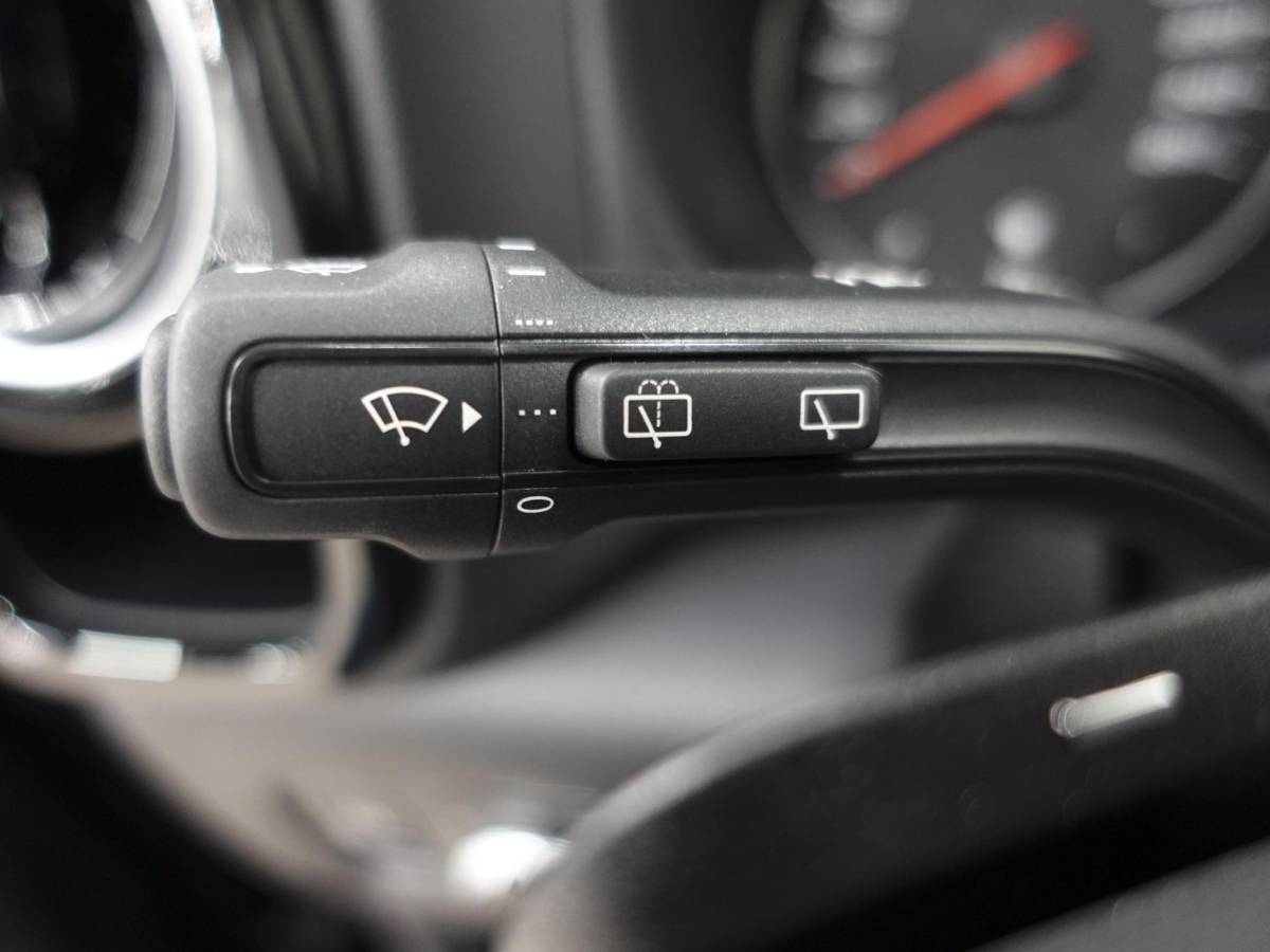Mercedes-Benz Vito Mercedes-Benz Vito 114 CDI L2 Select Dubbele Cabine Trekhaak Navigatie Apple Carplay/Android Auto Camera Parkeersensoren Cruise Control Climate control Leder Lichtmetalen velgen Getinte ramen
