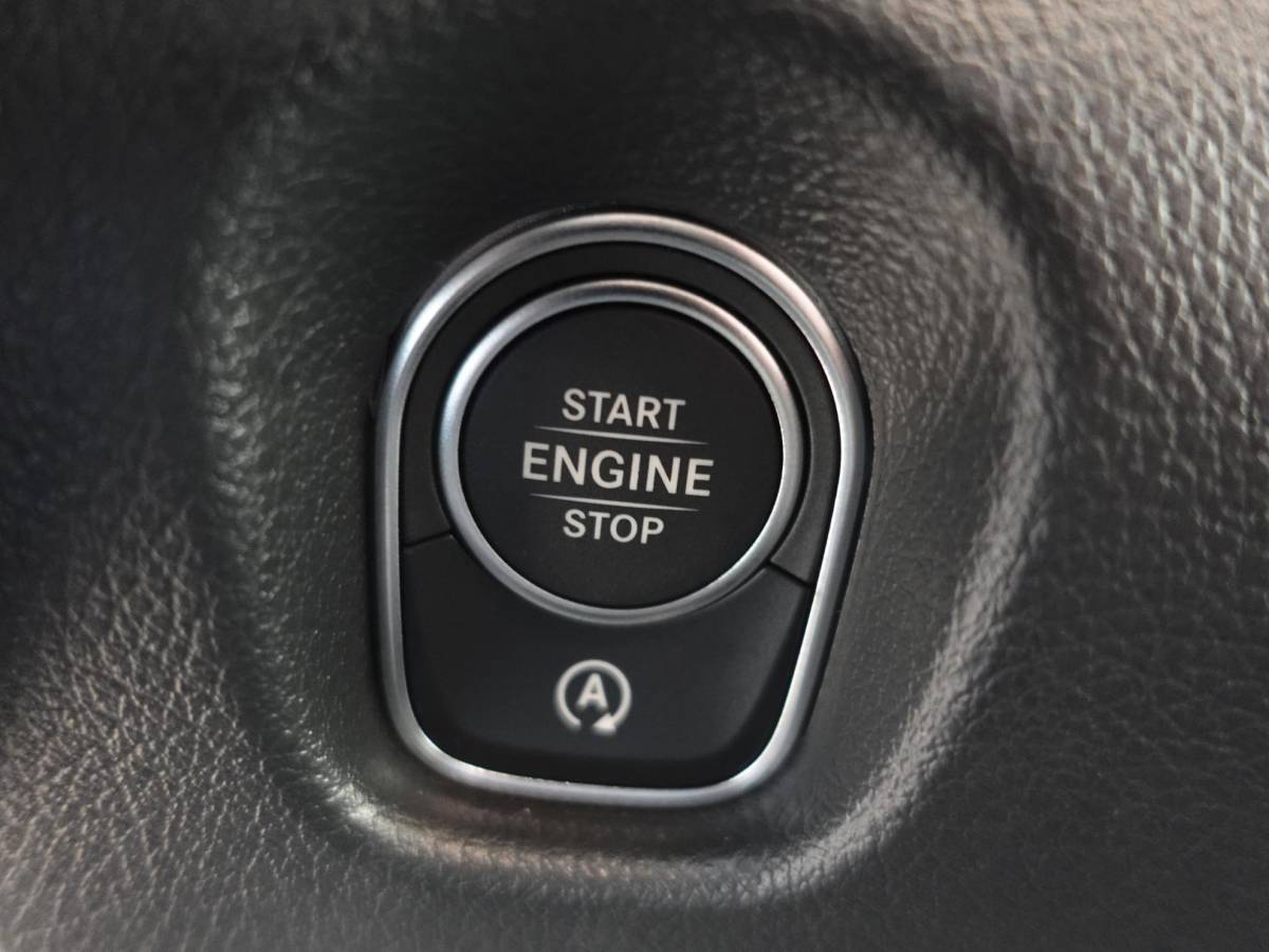 Mercedes-Benz Vito Mercedes-Benz Vito 114 CDI L2 Select Dubbele Cabine Trekhaak Navigatie Apple Carplay/Android Auto Camera Parkeersensoren Cruise Control Climate control Leder Lichtmetalen velgen Getinte ramen