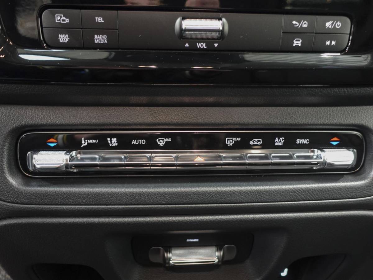Mercedes-Benz Vito Mercedes-Benz Vito 114 CDI L2 Select Dubbele Cabine Trekhaak Navigatie Apple Carplay/Android Auto Camera Parkeersensoren Cruise Control Climate control Leder Lichtmetalen velgen Getinte ramen