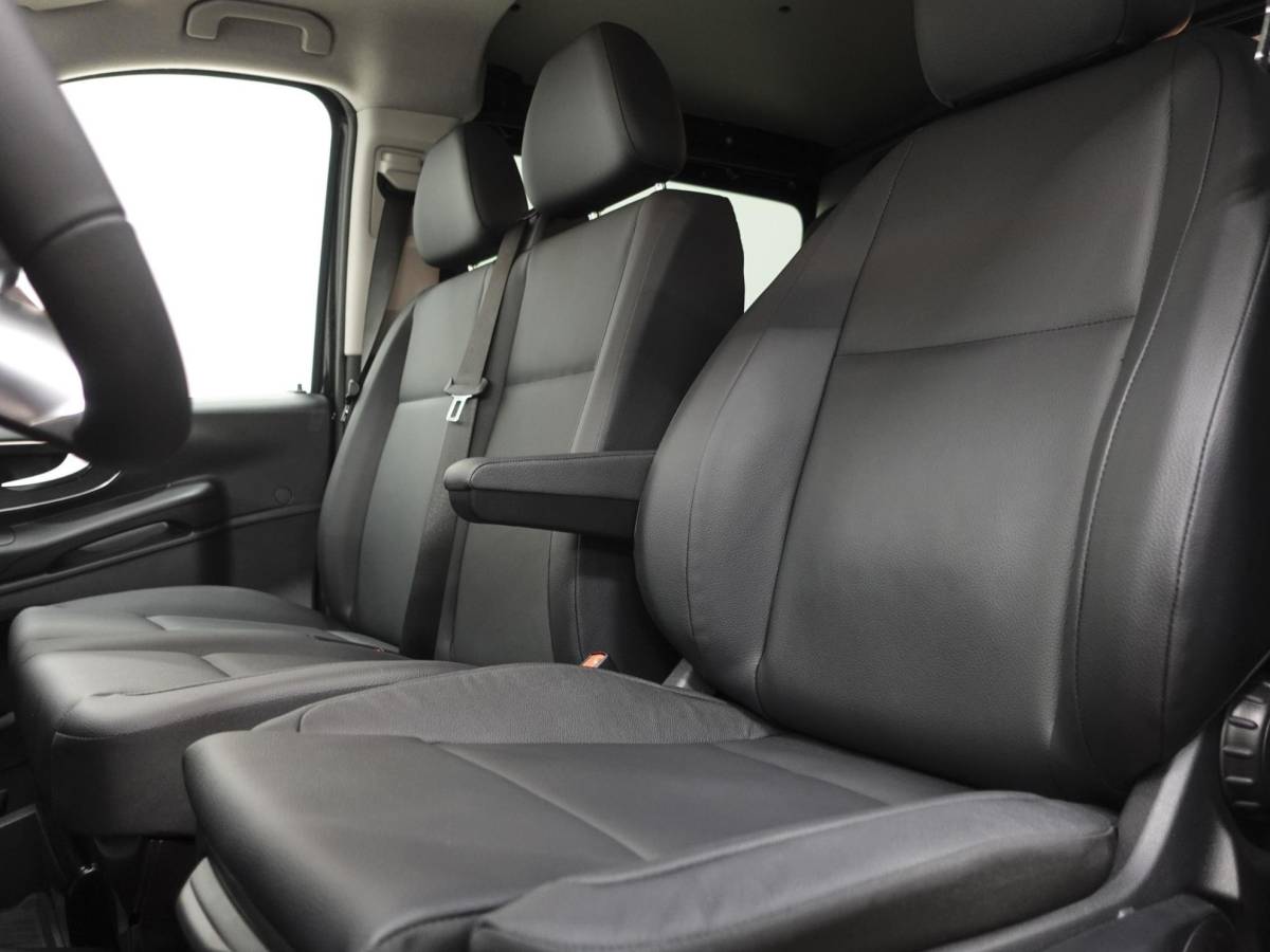 Mercedes-Benz Vito Mercedes-Benz Vito 114 CDI L2 Select Dubbele Cabine Trekhaak Navigatie Apple Carplay/Android Auto Camera Parkeersensoren Cruise Control Climate control Leder Lichtmetalen velgen Getinte ramen