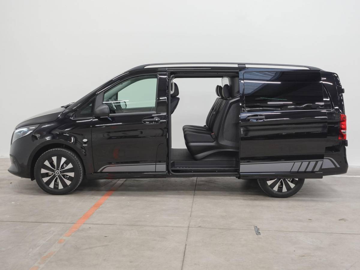 Mercedes-Benz Vito Mercedes-Benz Vito 114 CDI L2 Select Dubbele Cabine Trekhaak Navigatie Apple Carplay/Android Auto Camera Parkeersensoren Cruise Control Climate control Leder Lichtmetalen velgen Getinte ramen