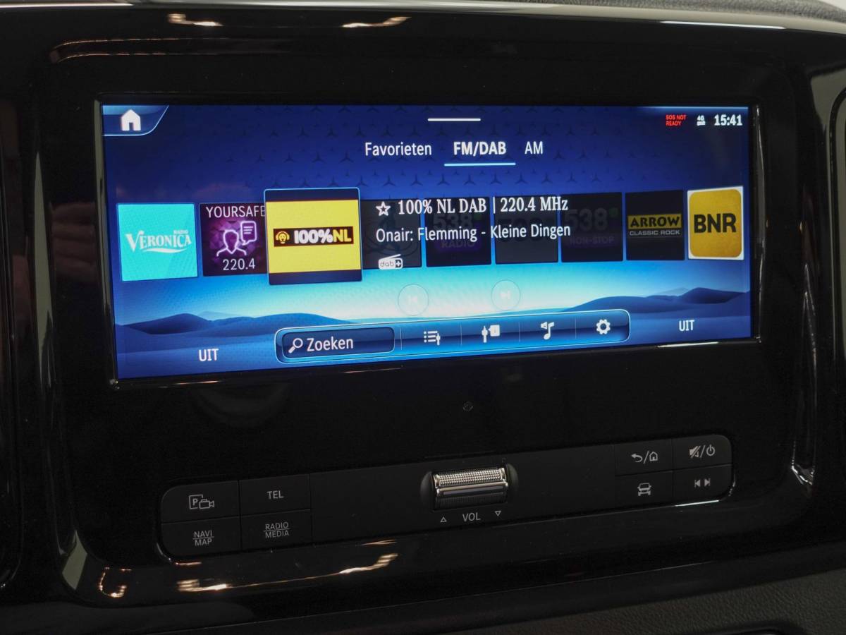 Mercedes-Benz Vito Mercedes-Benz Vito 114 CDI L2 Select Dubbele Cabine Trekhaak Navigatie Apple Carplay/Android Auto Camera Parkeersensoren Cruise Control Climate control Leder Lichtmetalen velgen Getinte ramen