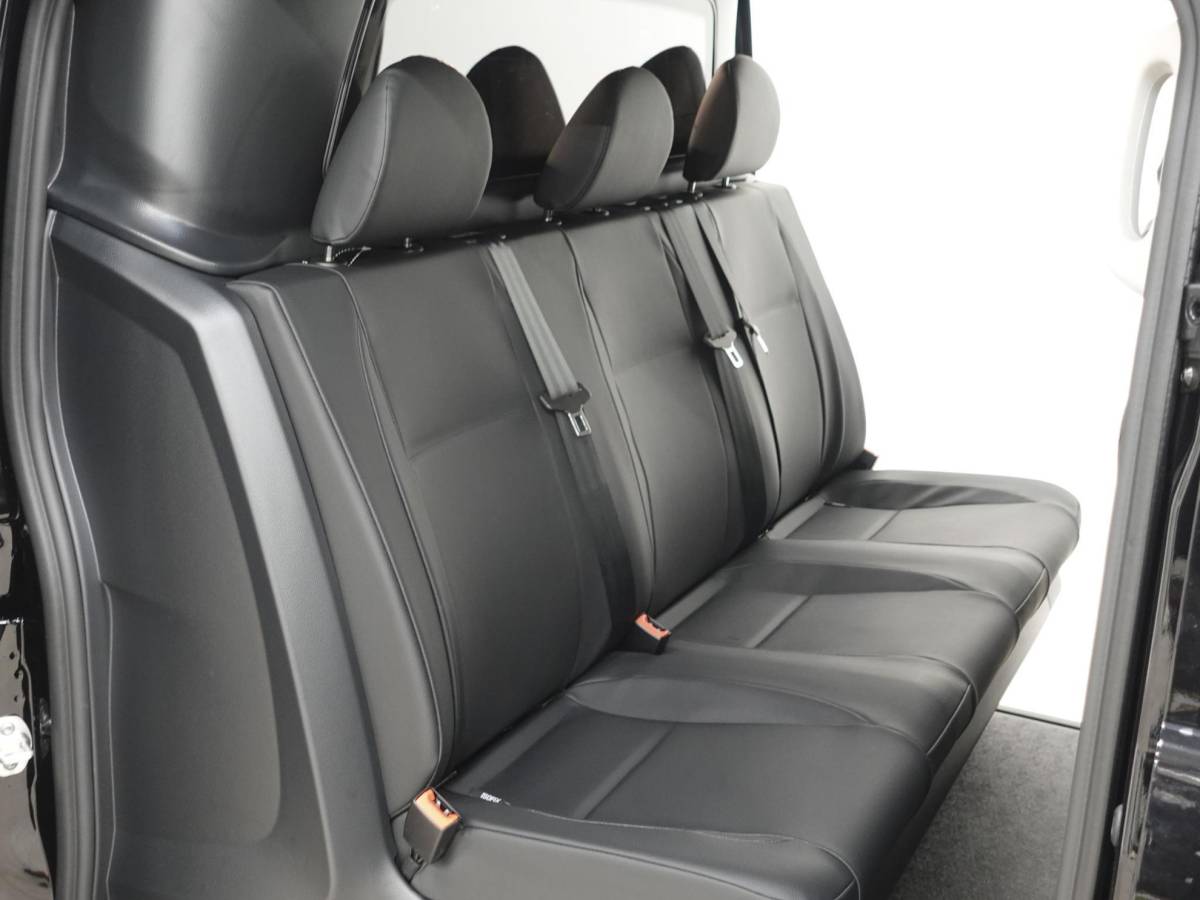 Mercedes-Benz Vito Mercedes-Benz Vito 114 CDI L2 Select Dubbele Cabine Trekhaak Navigatie Apple Carplay/Android Auto Camera Parkeersensoren Cruise Control Climate control Leder Lichtmetalen velgen Getinte ramen