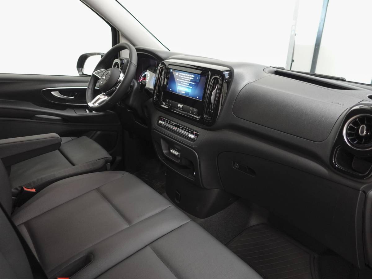 Mercedes-Benz Vito Mercedes-Benz Vito 114 CDI L2 Select Dubbele Cabine Trekhaak Navigatie Apple Carplay/Android Auto Camera Parkeersensoren Cruise Control Climate control Leder Lichtmetalen velgen Getinte ramen