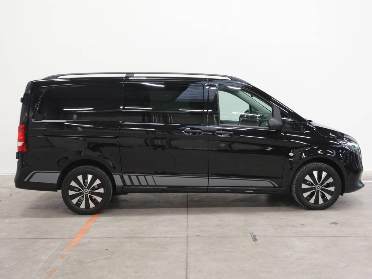 Mercedes-Benz Vito Mercedes-Benz Vito 114 CDI L2 Select Dubbele Cabine Trekhaak Navigatie Apple Carplay/Android Auto Camera Parkeersensoren Cruise Control Climate control Leder Lichtmetalen velgen Getinte ramen