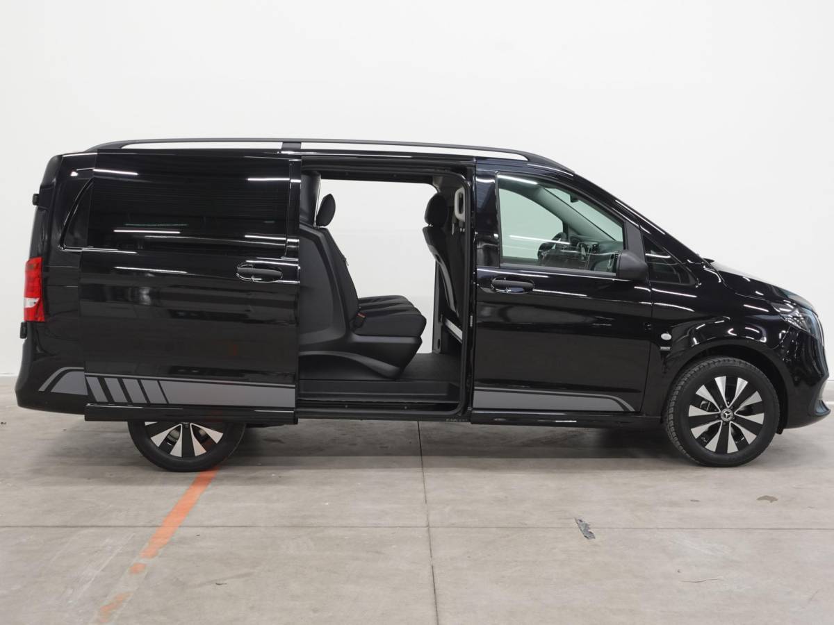Mercedes-Benz Vito Mercedes-Benz Vito 114 CDI L2 Select Dubbele Cabine Trekhaak Navigatie Apple Carplay/Android Auto Camera Parkeersensoren Cruise Control Climate control Leder Lichtmetalen velgen Getinte ramen