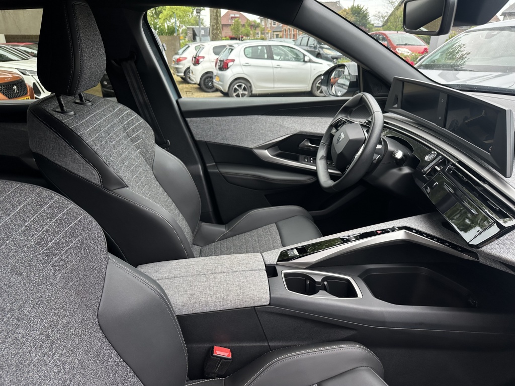 Peugeot 5008 Peugeot 5008 Hybrid 145 Allure | 7 Persoons | CarPlay |