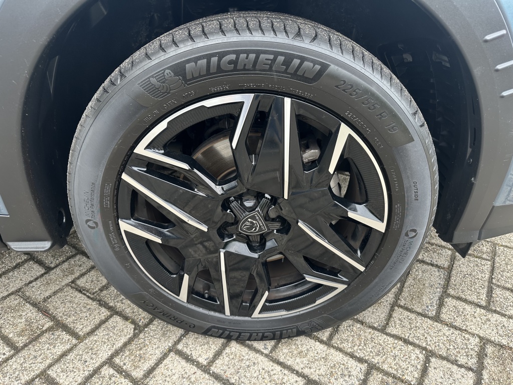 Peugeot 5008 Peugeot 5008 Hybrid 145 Allure | 7 Persoons | CarPlay |