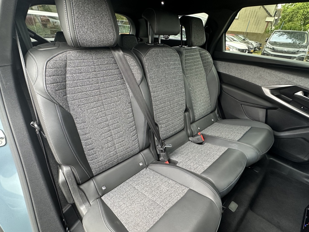 Peugeot 5008 Peugeot 5008 Hybrid 145 Allure | 7 Persoons | CarPlay |