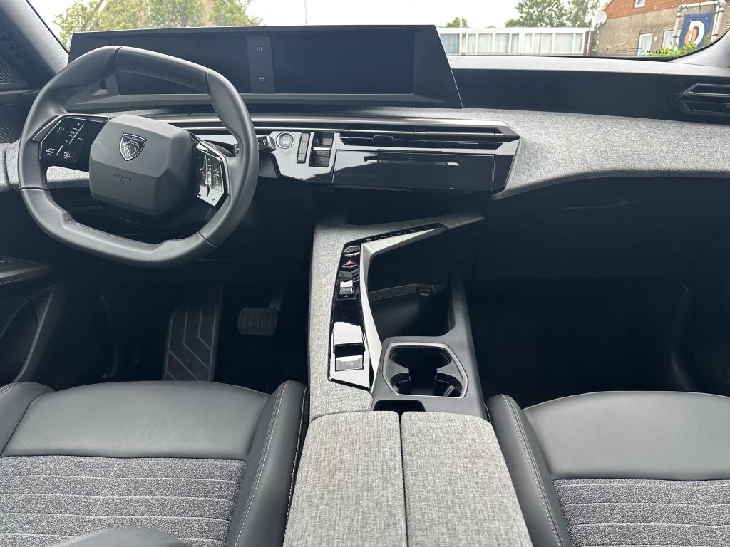 Peugeot 5008 Peugeot 5008 Hybrid 145 Allure | 7 Persoons | CarPlay |