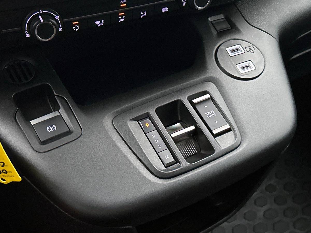 Opel Combo Opel Combo 1.5 BlueHDi 130PK L2 Automaat Apple Carplay / Android Auto Navigatie Trekhaak Airco Camera Cruise Control Parkeersensoren V+A DAB