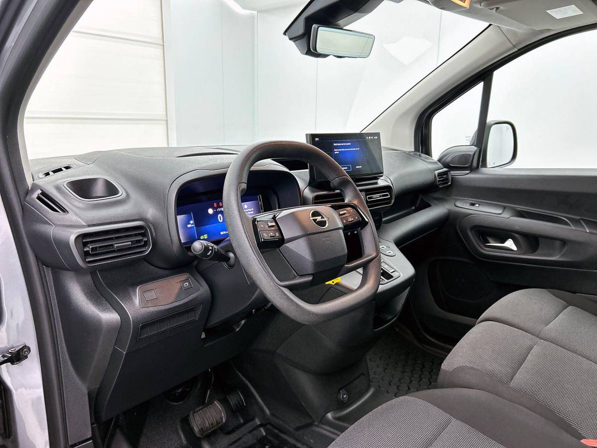 Opel Combo Opel Combo 1.5 BlueHDi 130PK L2 Automaat Apple Carplay / Android Auto Navigatie Trekhaak Airco Camera Cruise Control Parkeersensoren V+A DAB