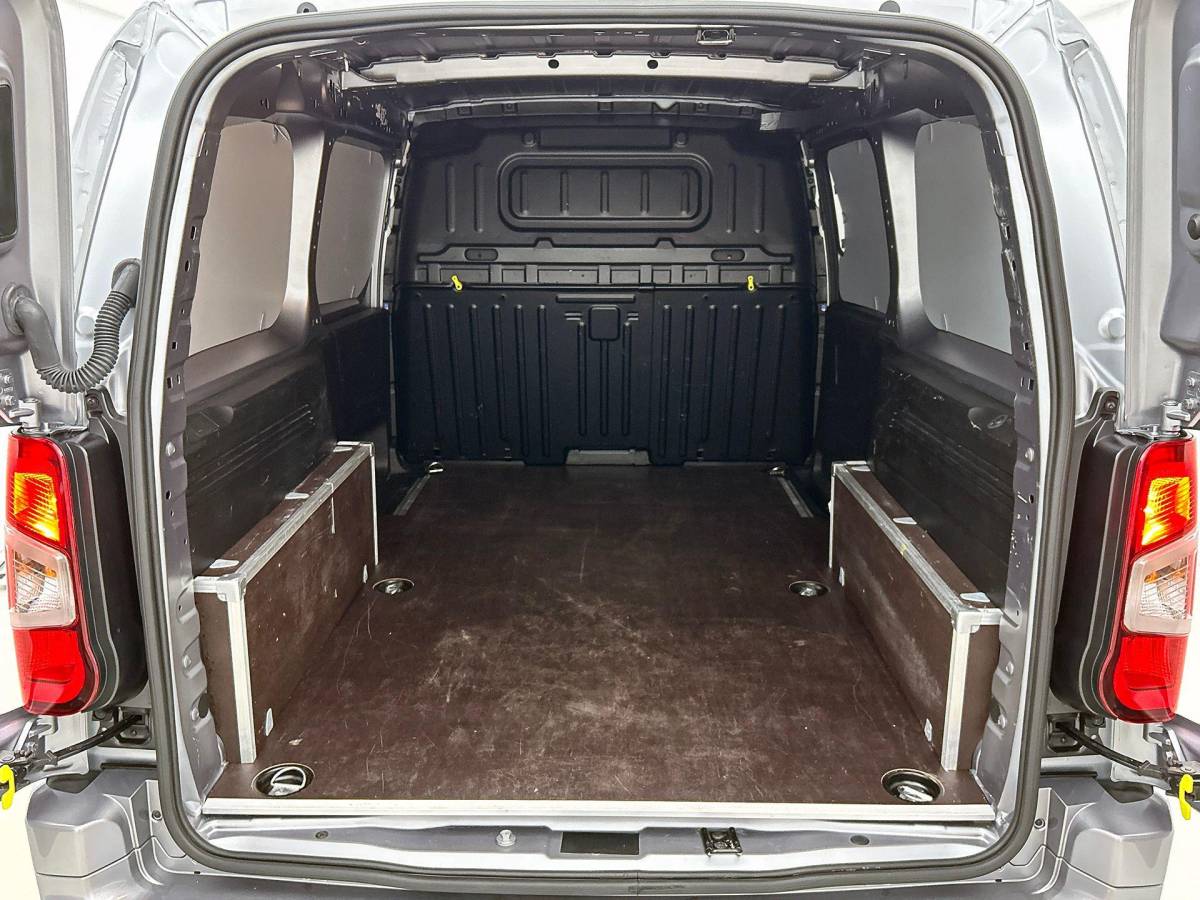 Opel Combo Opel Combo 1.5 BlueHDi 130PK L2 Automaat Apple Carplay / Android Auto Navigatie Trekhaak Airco Camera Cruise Control Parkeersensoren V+A DAB