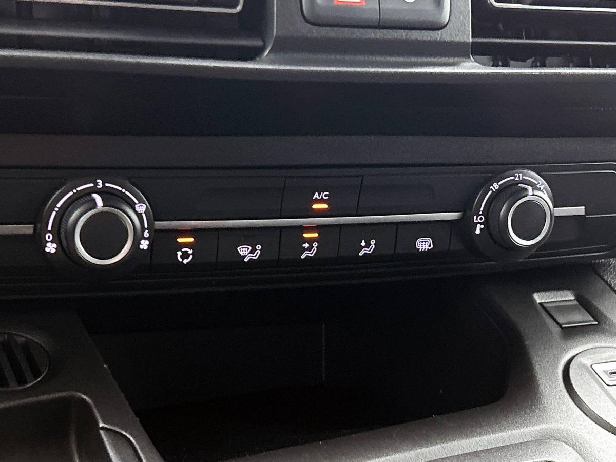 Opel Combo Opel Combo 1.5 BlueHDi 130PK L2 Automaat Apple Carplay / Android Auto Navigatie Trekhaak Airco Camera Cruise Control Parkeersensoren V+A DAB