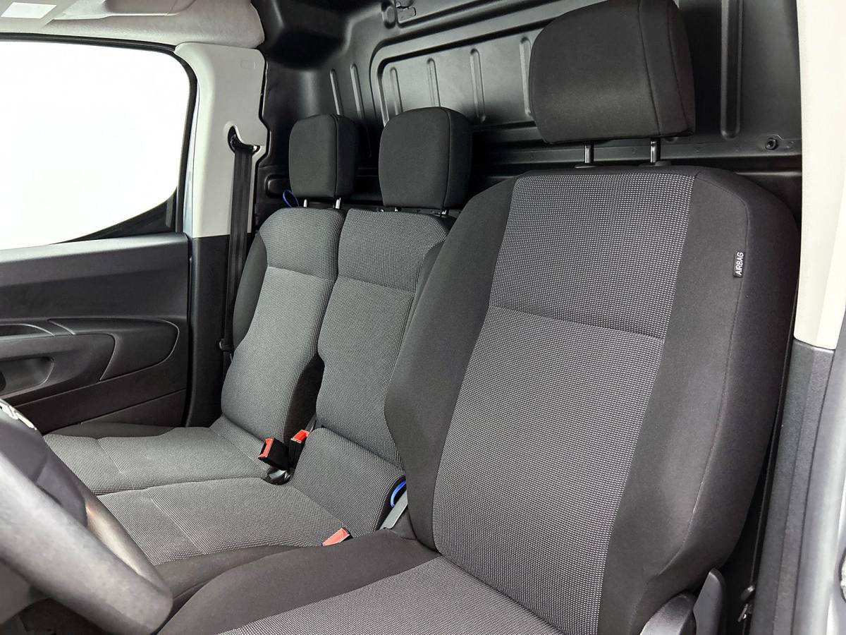 Opel Combo Opel Combo 1.5 BlueHDi 130PK L2 Automaat Apple Carplay / Android Auto Navigatie Trekhaak Airco Camera Cruise Control Parkeersensoren V+A DAB