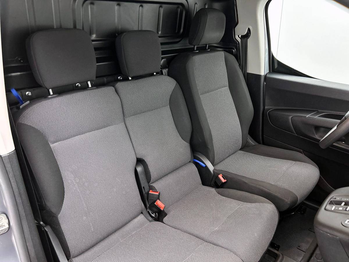 Opel Combo Opel Combo 1.5 BlueHDi 130PK L2 Automaat Apple Carplay / Android Auto Navigatie Trekhaak Airco Camera Cruise Control Parkeersensoren V+A DAB