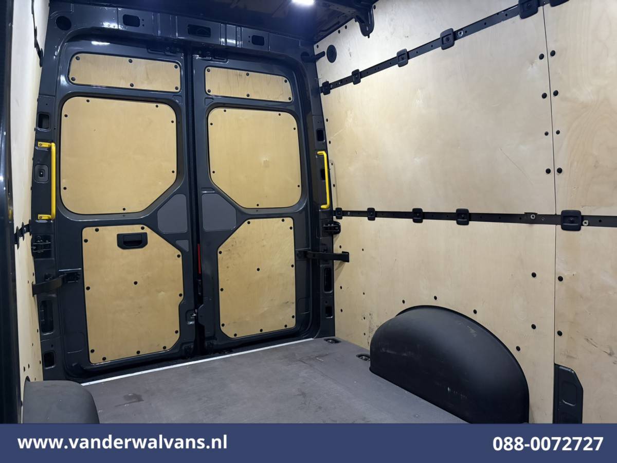 Volkswagen Crafter Volkswagen Crafter 2.0 TDI 141pk L3H3 L2H2 Euro6 Airco | Camera | Android Auto | Adaptieve Cruisecontrol 3000kg trekvermogen