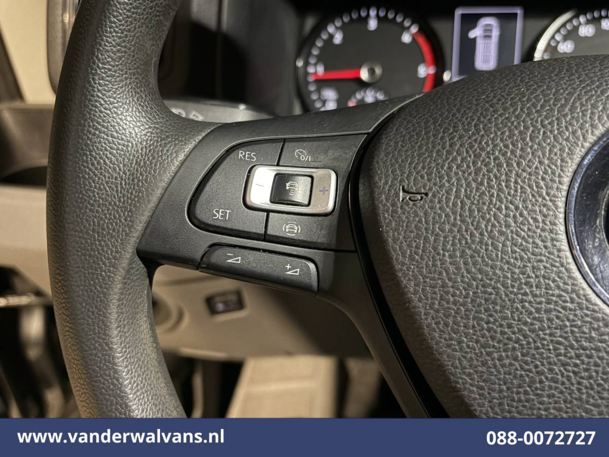 Volkswagen Crafter Volkswagen Crafter 2.0 TDI 141pk L3H3 L2H2 Euro6 Airco | Camera | Android Auto | Adaptieve Cruisecontrol 3000kg trekvermogen