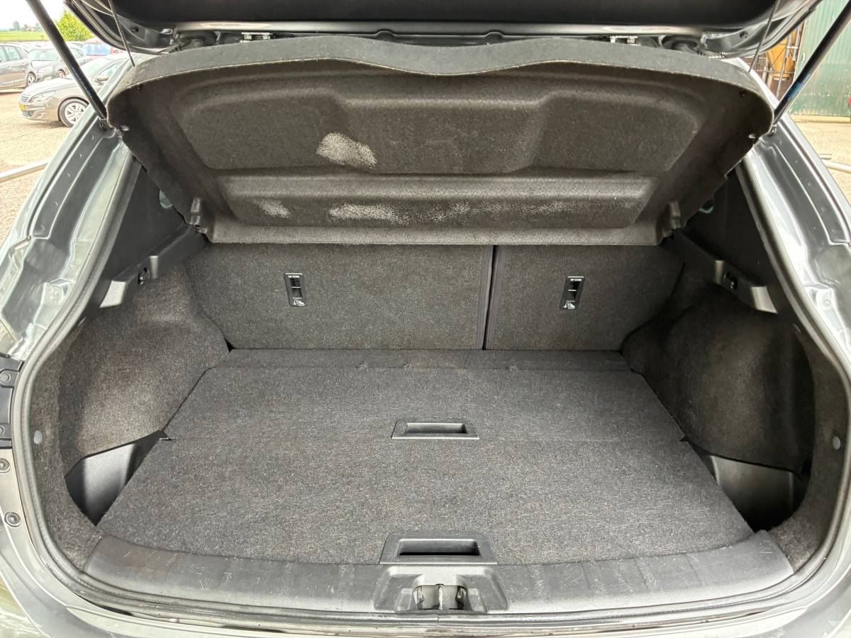 Nissan QASHQAI Nissan Qashqai 1.3 DIG-T N-Connecta | Navi + Clima + Cruise nu €10.975,-!!